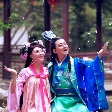 桃花飛舞甜蜜情侶頭像，唯美古風(fēng)真人頭像