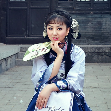 古典雅韻的女生頭像，唯美古風真人頭像