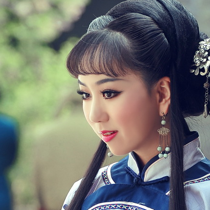 古典雅韻的女生頭像，唯美古風真人頭像