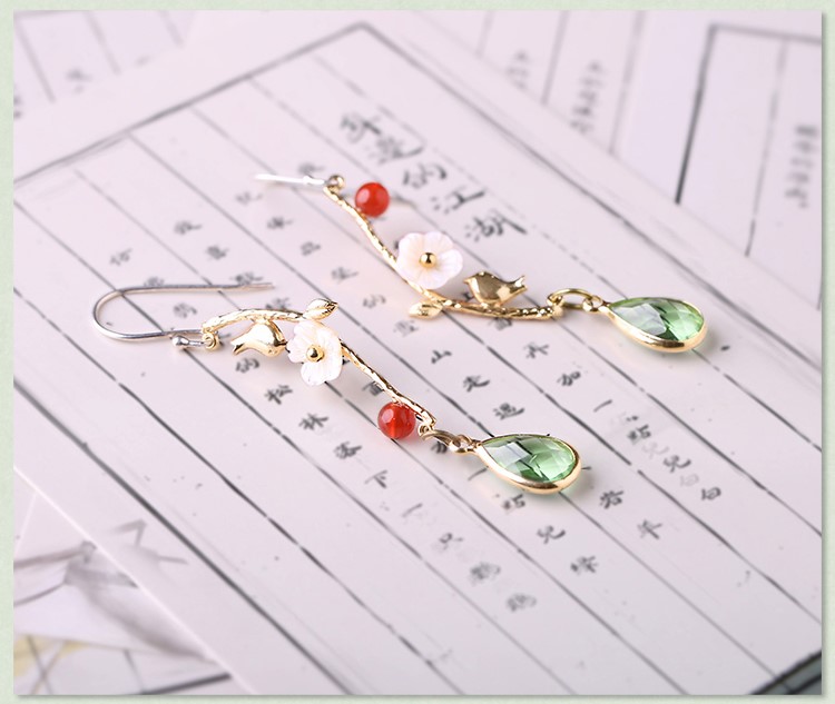 鳴翠柳耳環(huán)，淡雅清新花朵耳環(huán)首飾