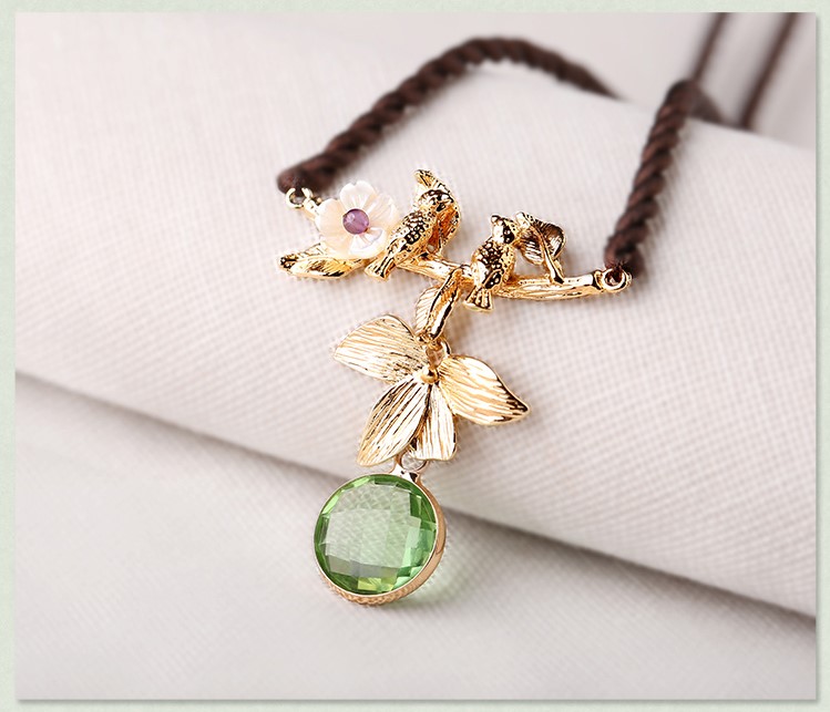 精致黃鸝鳥項(xiàng)鏈，清新靚麗鎖骨鏈?zhǔn)罪? src="/wenxue/d/file/bigpic/190404/04/13-1P312100245.jpg" / data-DMHk="W5d6A6"><br / data-qvV7="b5TZYs">
	<img alt=