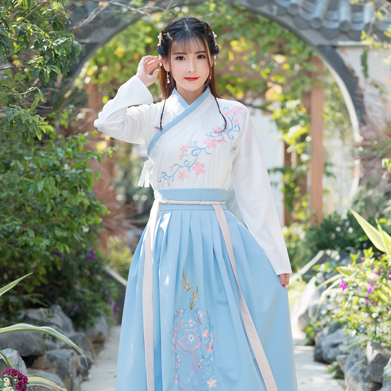 藍(lán)白古裝繡花漢服，改良漢服斜交齊腰襦裙