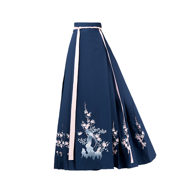 寒梅山石靈鳥繡花漢服，藏藍(lán)色傳統(tǒng)漢服