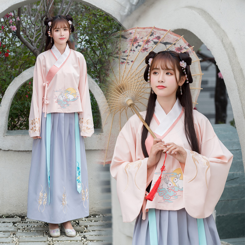 玉兔圖案傳統(tǒng)漢服，改良交領(lǐng)襖裙襦裙?jié)h服