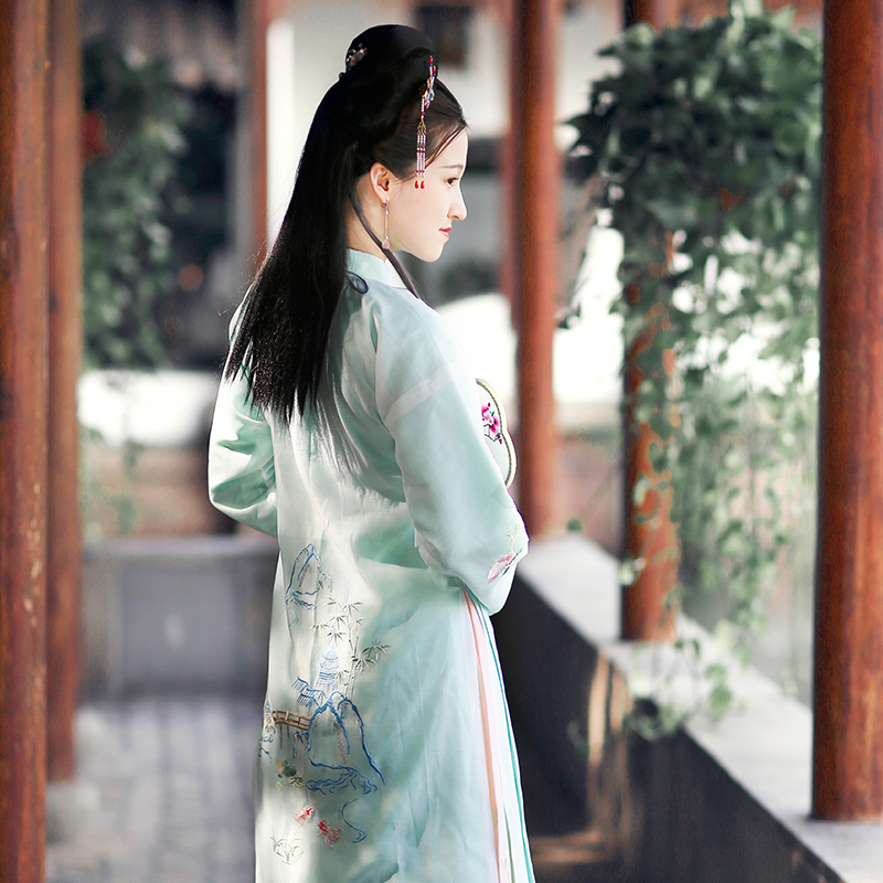 詩(shī)意韻味襦裙?jié)h服，淡雅刺繡立領(lǐng)古風(fēng)漢服