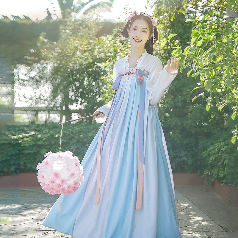 杏花林齊胸襦裙?jié)h服，清新配色花朵漢服圖片
