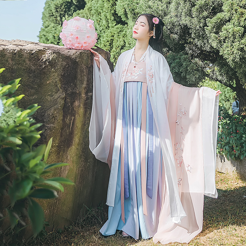 杏花林齊胸襦裙?jié)h服，清新配色花朵漢服圖片