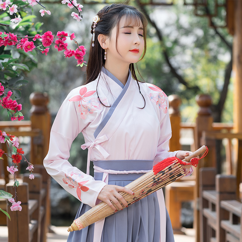 日常改良交領(lǐng)刺繡漢服，優(yōu)雅民族風(fēng)漢服圖片