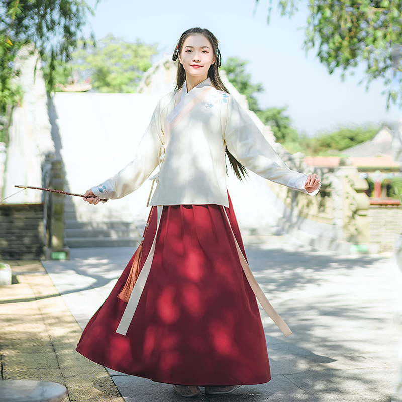 靈動詩意繡花交領(lǐng)漢服，清新古典撞色漢服圖片