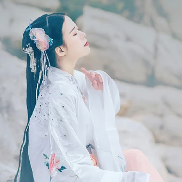 朦朧仙緣女生頭像，唯美古風真人頭像