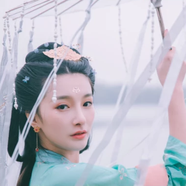 優(yōu)雅持傘女生頭像，唯美古風(fēng)真人頭像