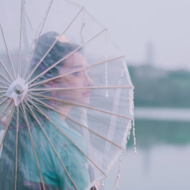 優(yōu)雅持傘女生頭像，唯美古風(fēng)真人頭像