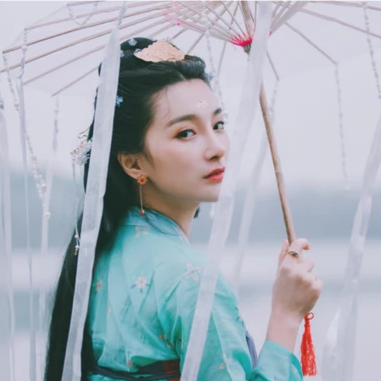 優(yōu)雅持傘女生頭像，唯美古風(fēng)真人頭像