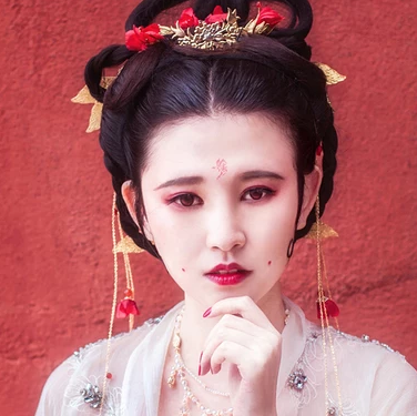 嬌艷朱紅女生頭像，唯美古風真人頭像
