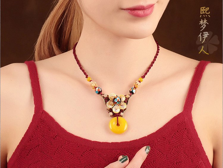 紅繩平安扣吊墜鎖骨鏈，古風(fēng)貝殼花朵項鏈?zhǔn)罪? src="/wenxue/d/file/bigpic/190404/04/13-1P316100233-50.jpg" / data-yq38="4Hj1iN"><br / data-irwt="1ub2ys">
	<img alt=