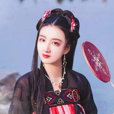 優(yōu)雅喝酒女生頭像，唯美古風真人頭像