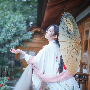 淡雅韻味帶傘女生頭像，唯美古風(fēng)真人頭像