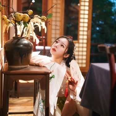 淡雅韻味帶傘女生頭像，唯美古風(fēng)真人頭像