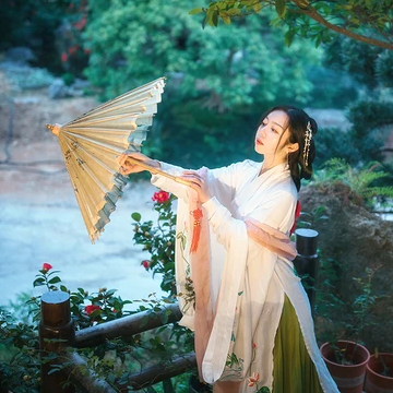 淡雅韻味帶傘女生頭像，唯美古風(fēng)真人頭像