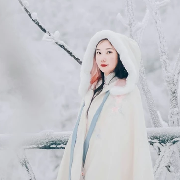 白雪紛飛女生頭像，唯美古風(fēng)真人頭像
