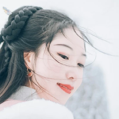 白雪紛飛女生頭像，唯美古風(fēng)真人頭像