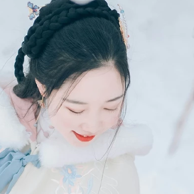 白雪紛飛女生頭像，唯美古風(fēng)真人頭像