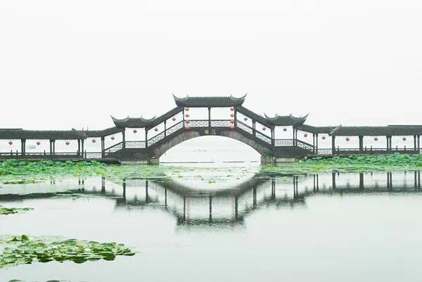 中國(guó)古鎮(zhèn)：淺析32個(gè)中國(guó)最美古鎮(zhèn)！