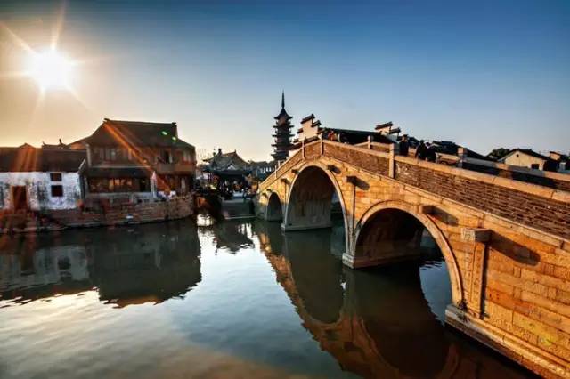 中國(guó)古鎮(zhèn)：淺析32個(gè)中國(guó)最美古鎮(zhèn)！
