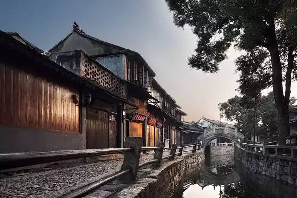 中國(guó)古鎮(zhèn)：淺析32個(gè)中國(guó)最美古鎮(zhèn)！
