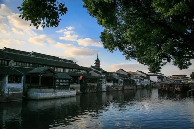 中國(guó)古鎮(zhèn)：淺析32個(gè)中國(guó)最美古鎮(zhèn)！