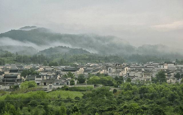 中國(guó)古鎮(zhèn)：淺析32個(gè)中國(guó)最美古鎮(zhèn)！