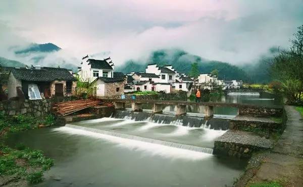 中國(guó)古鎮(zhèn)：淺析32個(gè)中國(guó)最美古鎮(zhèn)！