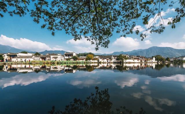 中國(guó)古鎮(zhèn)：淺析32個(gè)中國(guó)最美古鎮(zhèn)！