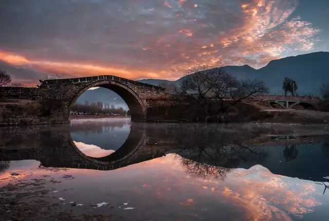 中國(guó)古鎮(zhèn)：淺析32個(gè)中國(guó)最美古鎮(zhèn)！