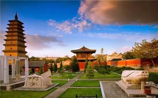 中國(guó)古鎮(zhèn)：淺析32個(gè)中國(guó)最美古鎮(zhèn)！