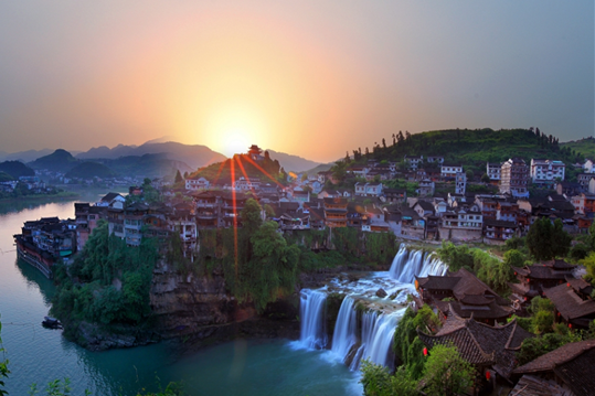 中國(guó)古鎮(zhèn)：淺析32個(gè)中國(guó)最美古鎮(zhèn)！