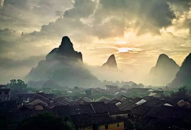 中國(guó)古鎮(zhèn)：淺析32個(gè)中國(guó)最美古鎮(zhèn)！