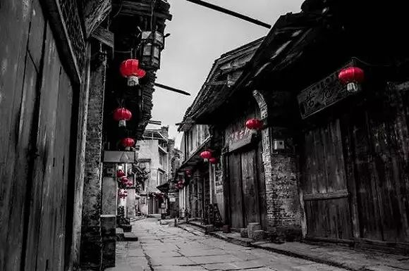 中國(guó)古鎮(zhèn)：淺析32個(gè)中國(guó)最美古鎮(zhèn)！