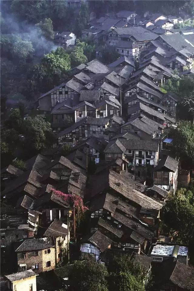 中國(guó)古鎮(zhèn)：淺析32個(gè)中國(guó)最美古鎮(zhèn)！