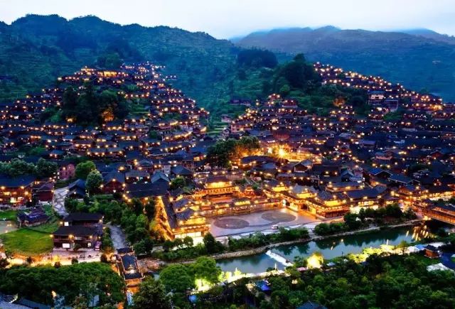 中國(guó)古鎮(zhèn)：淺析32個(gè)中國(guó)最美古鎮(zhèn)！