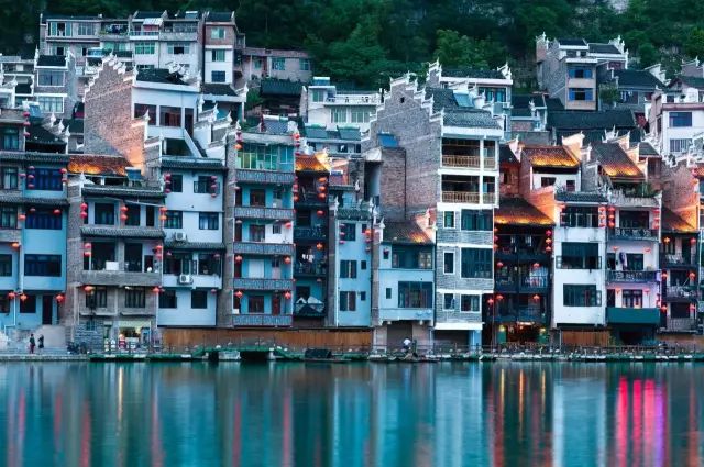 中國(guó)古鎮(zhèn)：淺析32個(gè)中國(guó)最美古鎮(zhèn)！