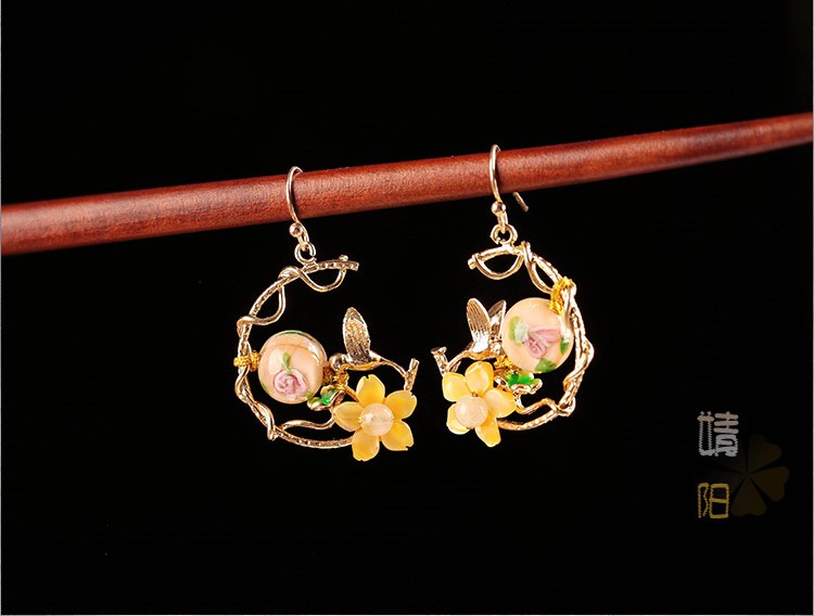 華貴典雅閃閃耳環(huán)，清新淡黃花朵耳環(huán)首飾