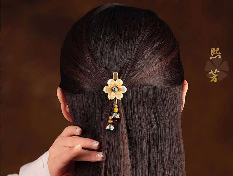 陽(yáng)光花朵發(fā)夾，清新淡黃花頭飾