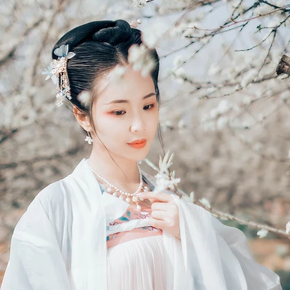 清新梨花芬芳女生頭像，唯美古風(fēng)真人頭像