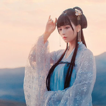 古典優(yōu)雅帶團(tuán)扇女生頭像，唯美古風(fēng)真人頭像