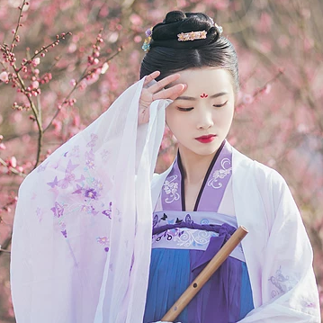 桃林探春帶傘女生頭像，唯美古風真人頭像