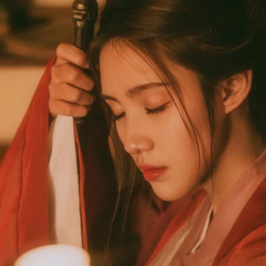 紅衣傷感喝酒女生頭像，唯美古風(fēng)真人頭像