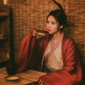 紅衣傷感喝酒女生頭像，唯美古風(fēng)真人頭像
