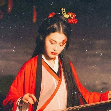 紅梅拂面女生頭像，唯美古風真人頭像