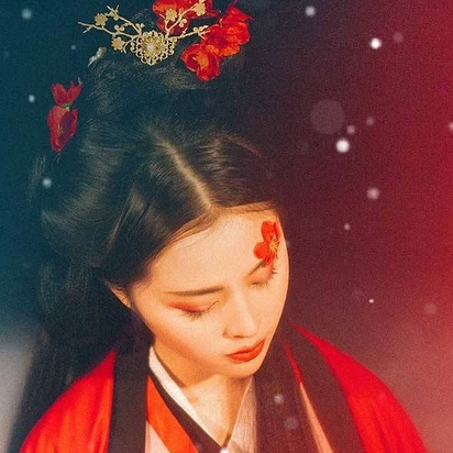 紅梅拂面女生頭像，唯美古風真人頭像